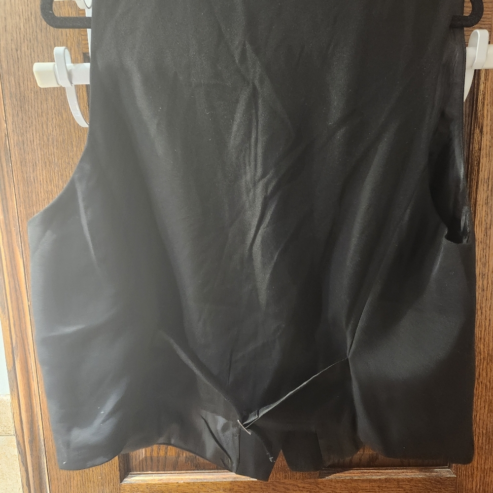Vest - Picture 2 of 4